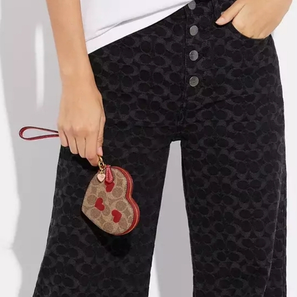 🔹️Coach Heart Coin Case In Signature Canvas With Red Print Love Purse Wristlet - Picture 5 of 7